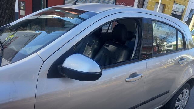 Dejó a su hijo en el auto para ir a un centro de estética en La Plata (@nandotocho).