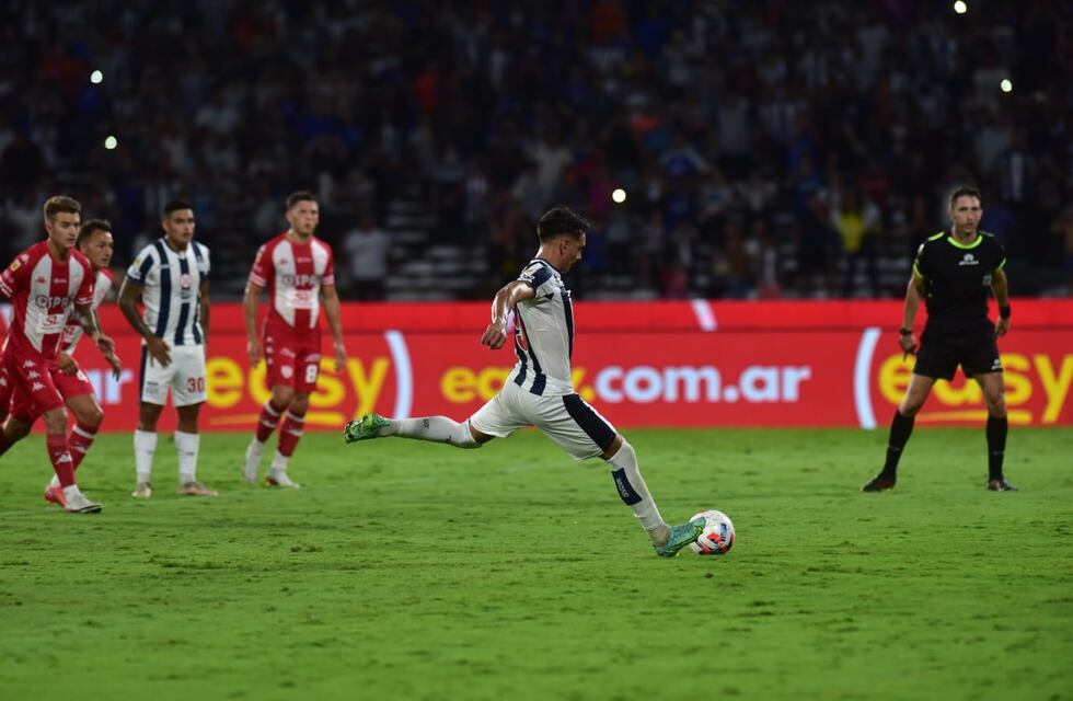 El penal de Enzo Díaz y los cuatro puntos que pierde Talleres en los últimos minutos