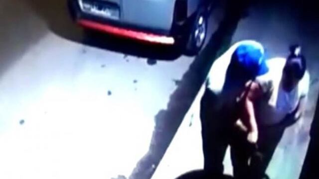 Delincuente acosó a una mujer (Captura imagen)
