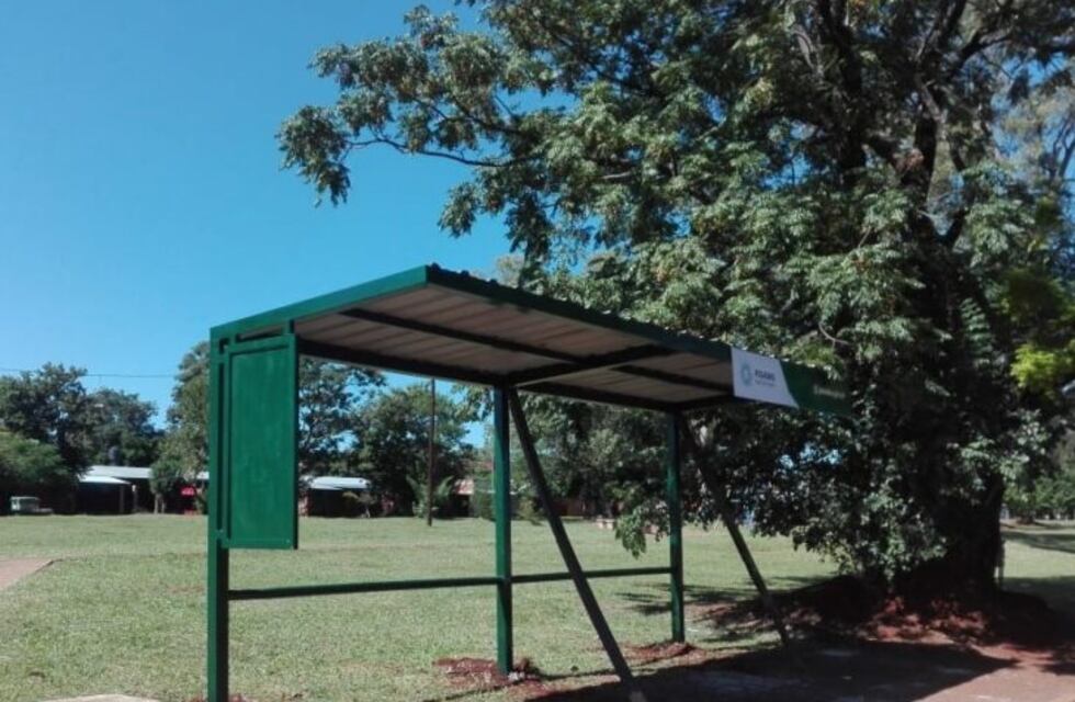 Arreglos en paradas de colectivos en Posadas