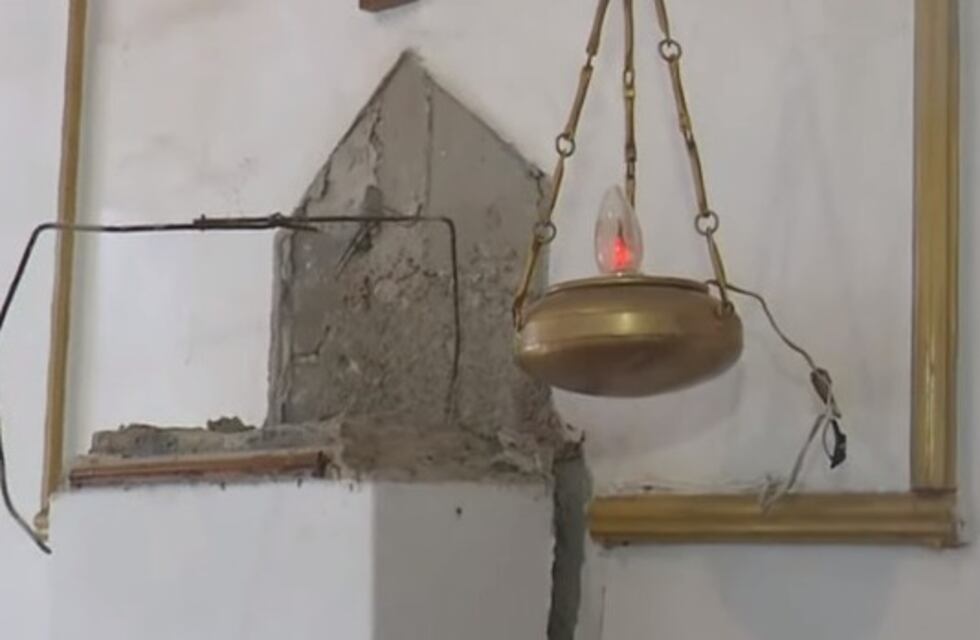 Destrozaron y desvalijaron una parroquia de Córdoba: se llevaron hasta las hostias