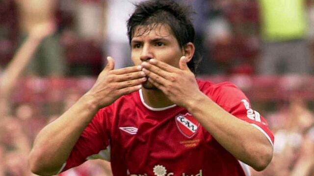 Sergio Agüero y el festejo de uno de sus últimos goles en Independiente. (Foto: DyN)
