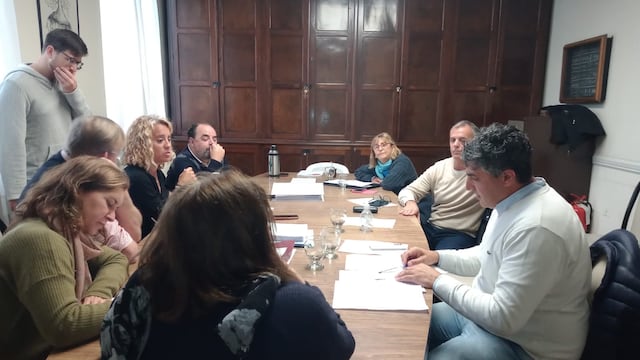 Tres Arroyos, Lamberti y Madonado con la Comisión de Hacienda