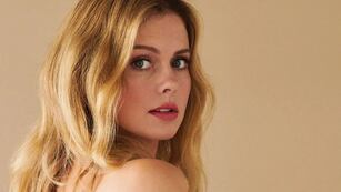 Rose Mclver, protagonista de la serie que cautivó a la audiencia de Netflix.