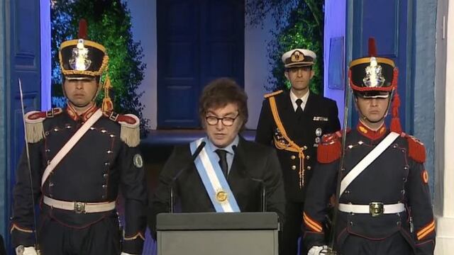 Frente a la Casa Histórica luego de firmar el Pacto de Mayo