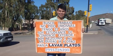 Un joven neuquino se paró en la ruta a pedir trabajo
