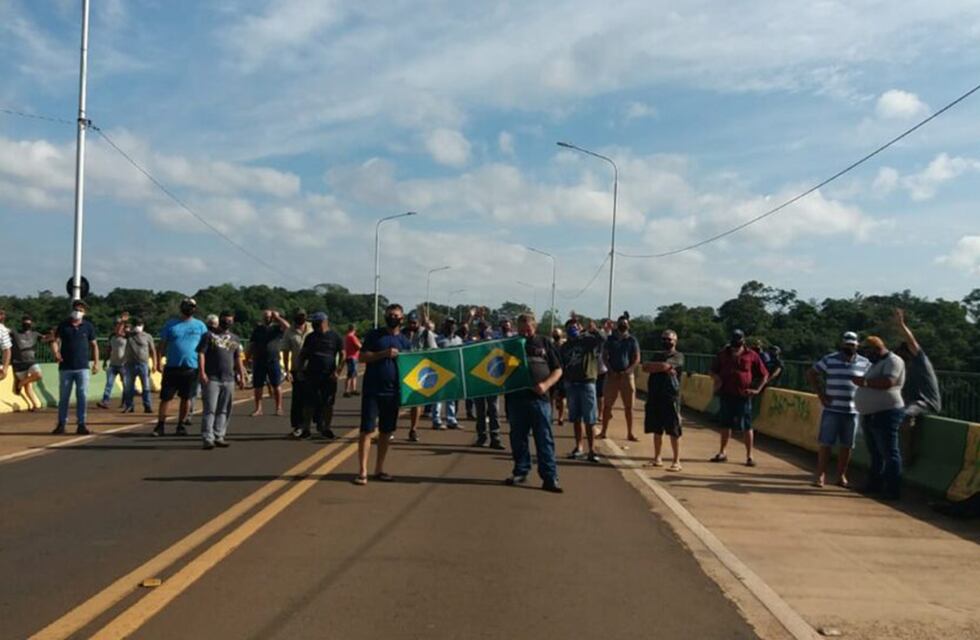 Se mantiene el corte de camioneros en el Puente Internacional Tancredo Neves