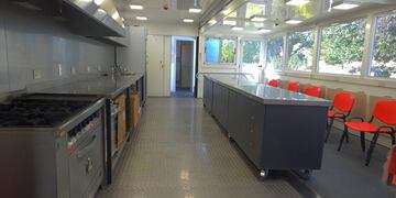 Vecinos de Huerta Grande se capacitarán en panadería y cocina en un Aula Móvil.