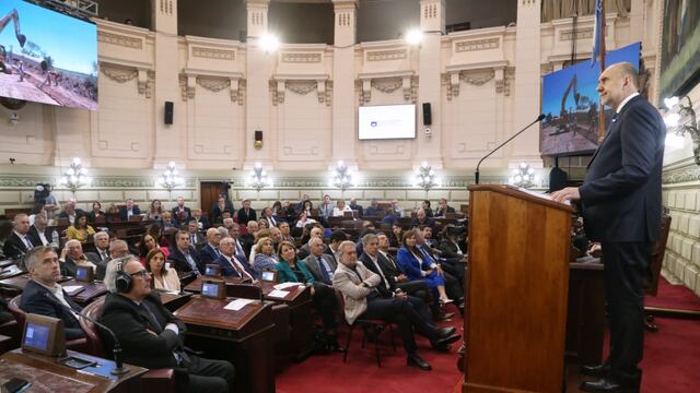 Omar Perotti dio su último discurso como gobernador de Santa Fe