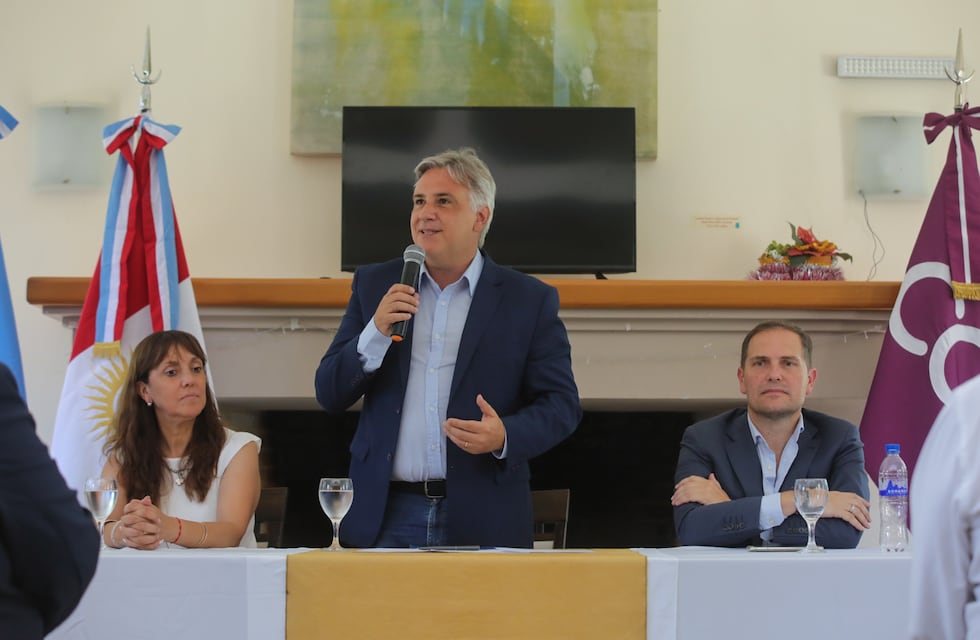 Gobierno de Córdoba justificó la baja de empleados públicos en salud: “El ausentismo supera el 60%”