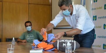 La Municipalidad de la Ciudad de Mendoza recibió 60 tapabocas por parte de los jugadores del equipo de rugby de la unidad penal.