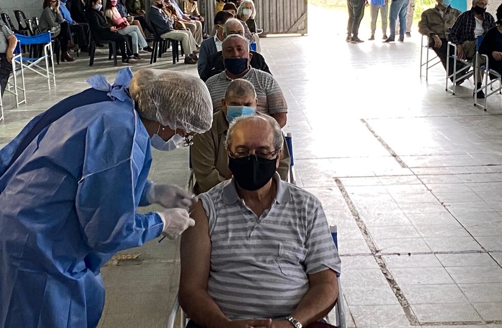 Tercera dosis: en Río Cuarto empezó la vacunación a personal de salud y mayores de 60 años contra el Covid