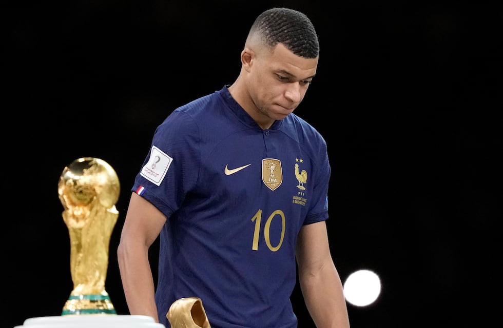 El tremendo video que reveló a Kylian Mbappé insultando con sus compañeros en la final con Argentina