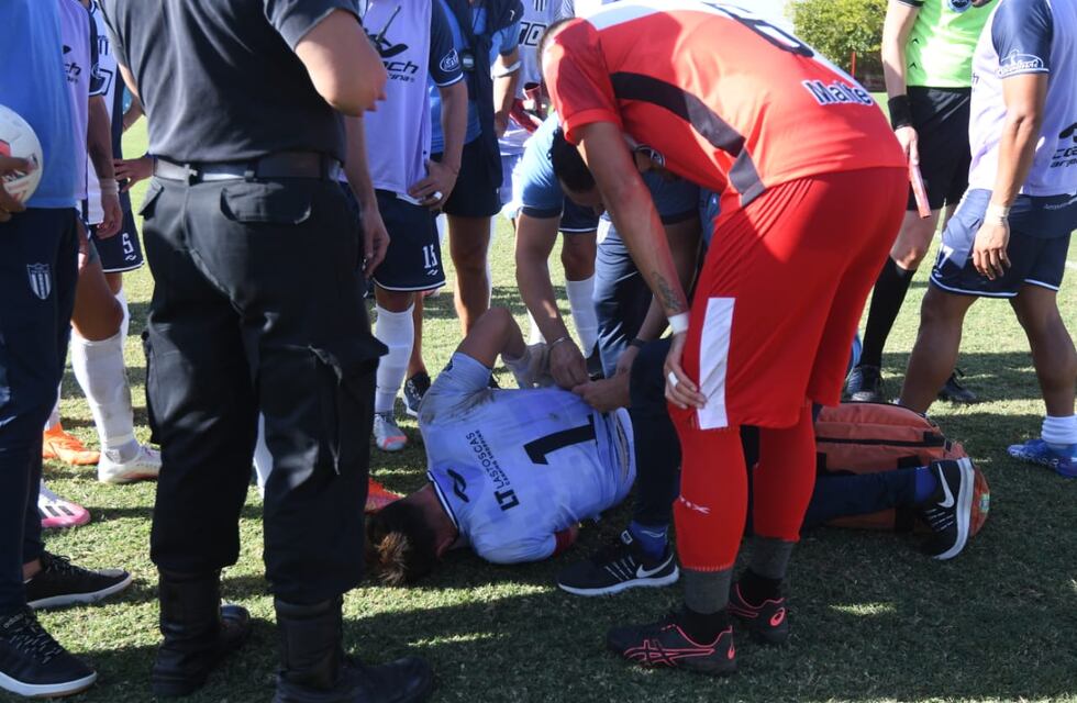 Suspendido: Deportivo Maipú ganaba 1-0 ante Tristán Suárez cuando un proyectil impactó al arquero Correa