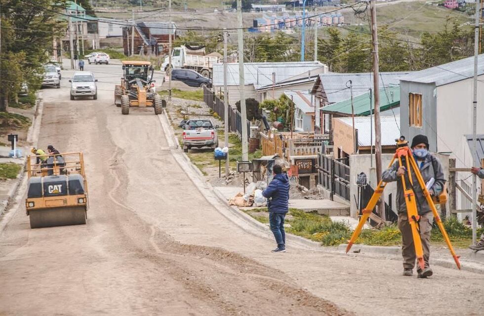 Continúan las obras de pavimentación en barrio Los Morros