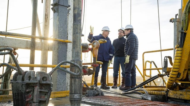 El gobernador de Tierra del Fuego visitó los yacimientos que se ubican al norte de Río Grande.