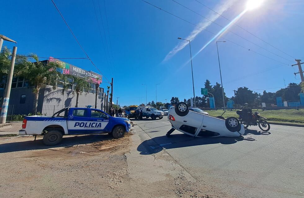 Siniestro vial en Córdoba: dos autos chocaron en la Av. La Voz del Interior y hay demoras en el tránsito