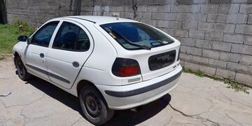 El auto en el que se habrían trasladado los autores de los disparos, en Río Cuarto.