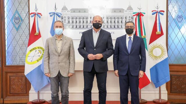 Los mandatarios encabezaron el acto junto al jefe de la Delegación del Fondo Kuwaití, Tareq Al Menayes.