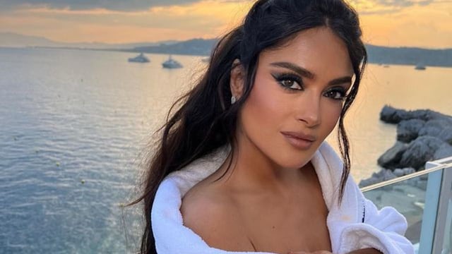Salma Hayek festejó el Día Mundial del Bikini con un traje de baño muy jugado