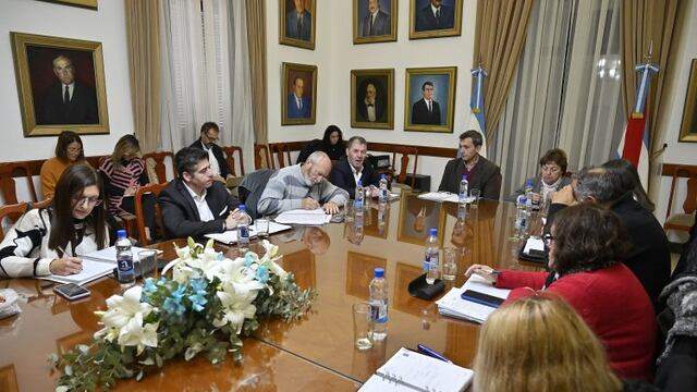 La provincia acordó con los estatales aumento para julio y una nueva reunión en agosto