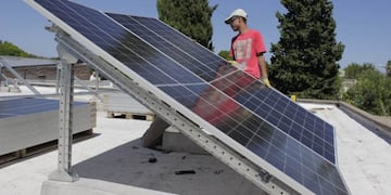 Instalaron paneles solares en el edificio del Concejo Deliberante de Alvear para autoabastecerse de energía.