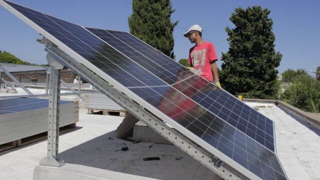 Instalaron paneles solares en el edificio del Concejo Deliberante de Alvear para autoabastecerse de energía.