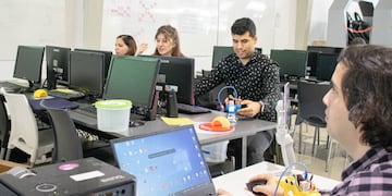 Realizan capacitaciones de robótica e impresión 3D para docentes de educación inclusiva