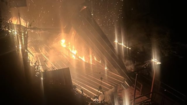 Incendio destruyó una cabaña en un complejo turístico de Candelaria.