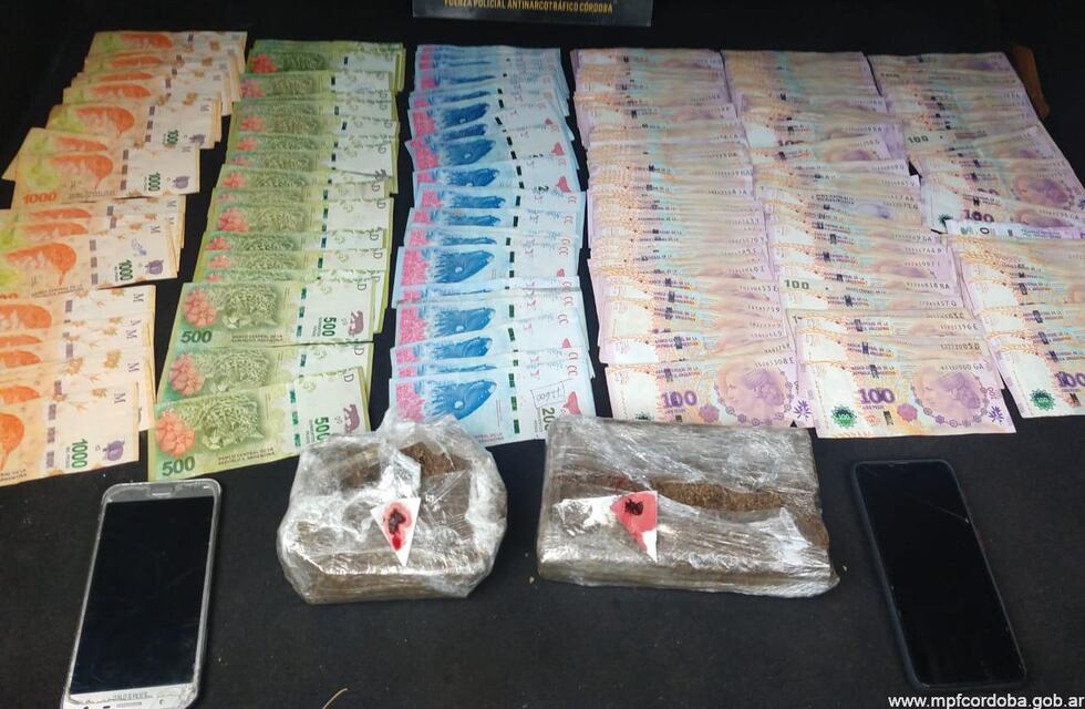 Intentó darse a la fuga con dos ladrillos de marihuana y fue capturado en pleno centro de Carlos Paz
