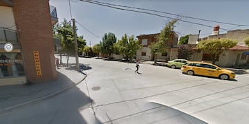 El hecho ocurrió en una para de colectivo ubicada en calle Isabel la Católica y Tucumán.