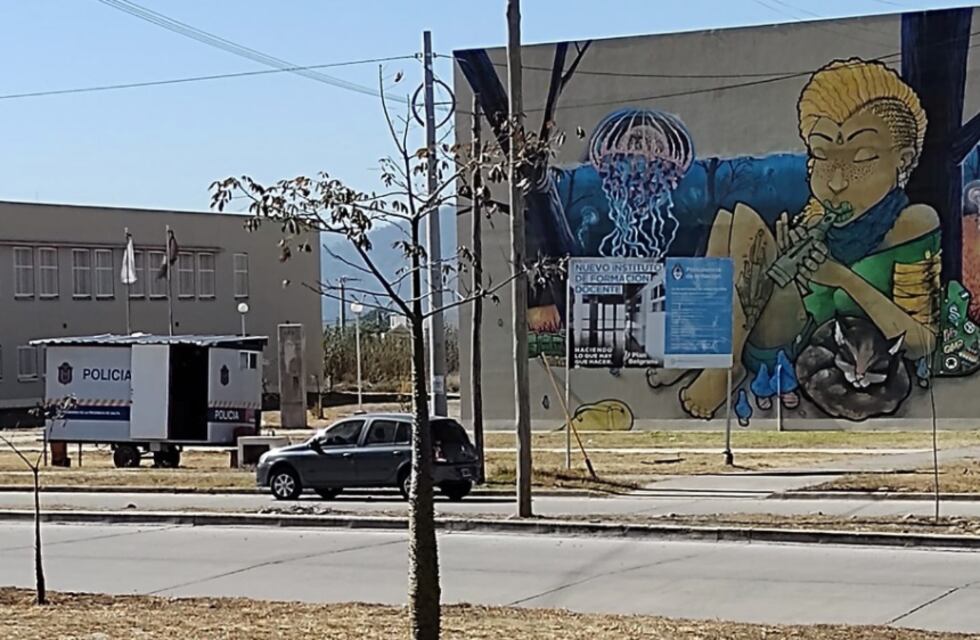 Por los constantes hechos de inseguridad, instalaron un tráiler policial en el barrio El Huaico
