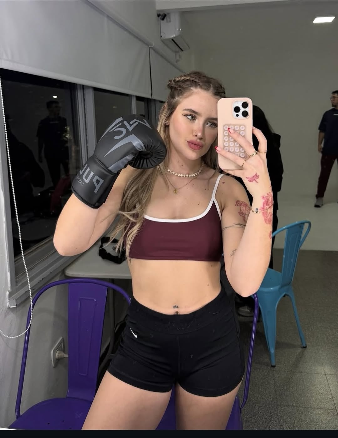 Guantes de boxeo, top y calza diminuta: Coty Romero apostó por un look deportivo y se prepara para pelear en “Párense de manos”