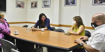 Mujeres de barrio pidieron al Intendente apoyo para tener la personería jurídica