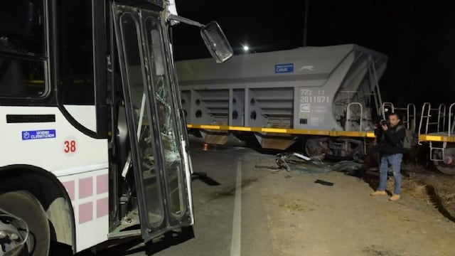 El chofer del colectivo tuvo que ser hospitalizado por golpes.