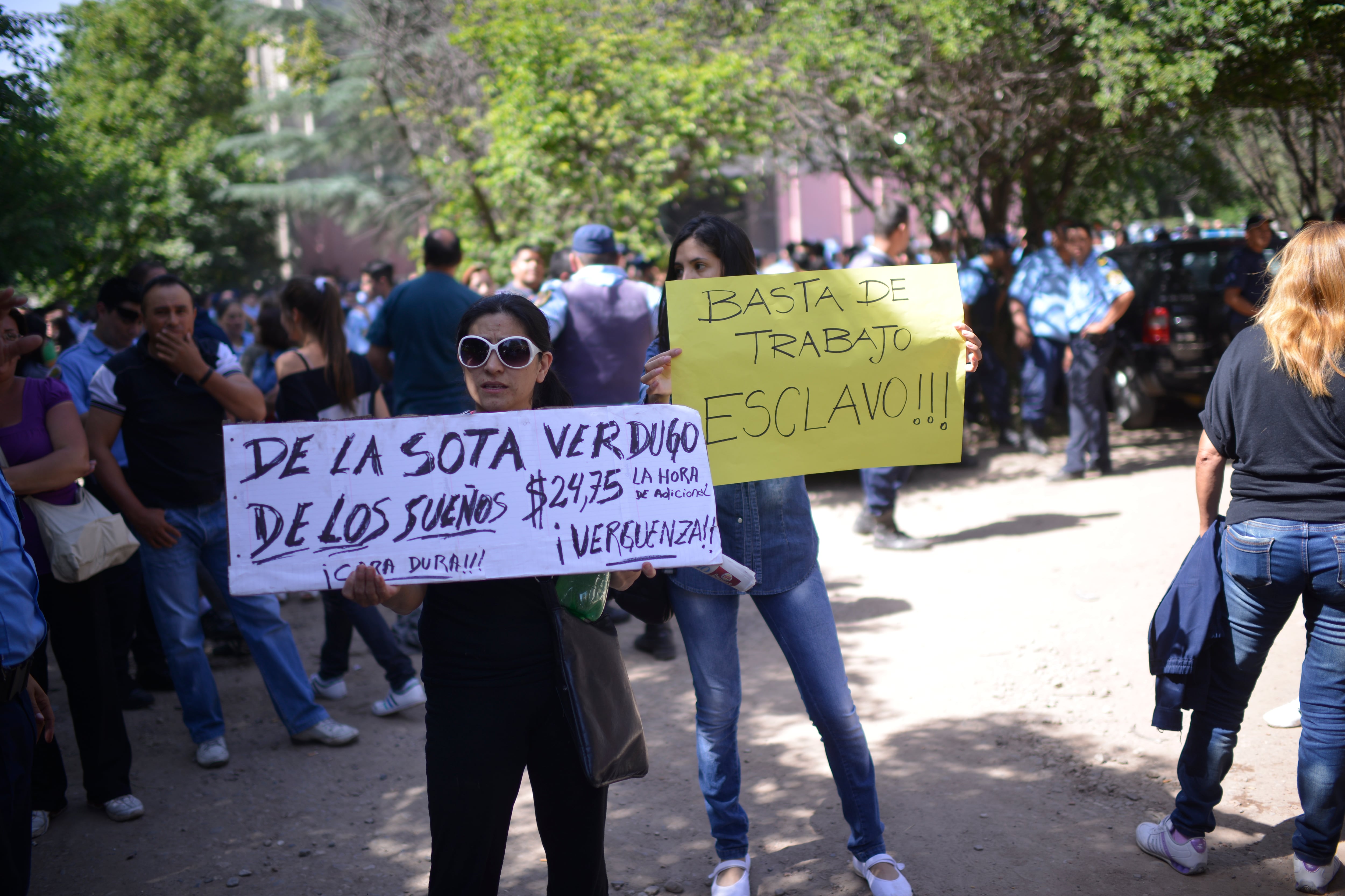 Los reclamos por mejores sueldos y condiciones laborales habían comenzado en noviembre.