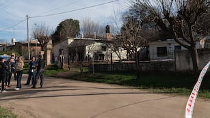 Investigan la muerte de un vecino de 83 años en su casa de Villa Los Aromos.
