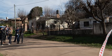 Investigan la muerte de un vecino de 83 años en su casa de Villa Los Aromos.
