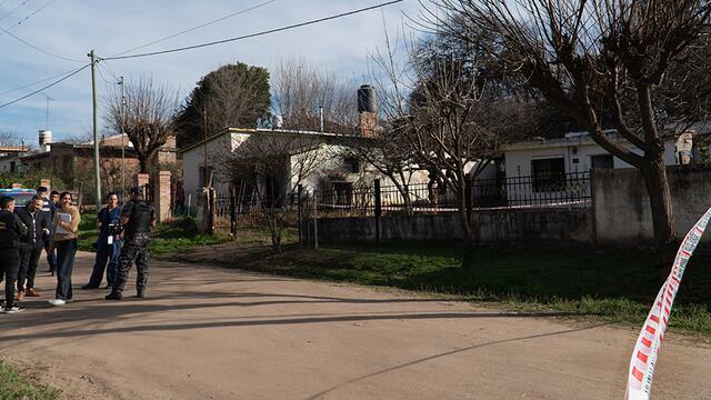 Investigan la muerte de un vecino de 83 años en su casa de Villa Los Aromos.