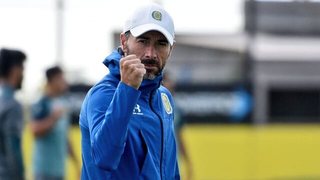 Festejo del Kily González (@CARCoficial)