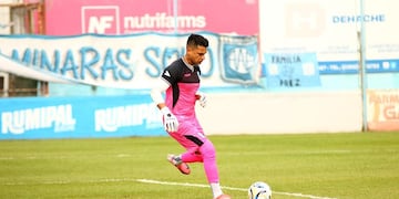 El arquero Brian Olivera, que ascendió con Estudiantes de Río Cuarto y es refuerzo de Racing de Nueva Italia, tuvo una experiencia fuerte en 2024 en Venezuela.