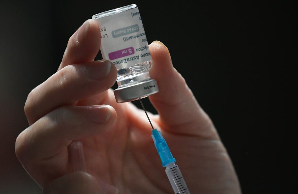 Desde AstraZeneca le respondieron a Vizzotti y explicaron los motivos de la demora con las vacunas