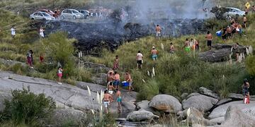 El fuego de una asado se extendió y provocó la queme de pastizales en Copina.
