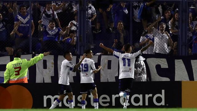 Vélez mostró un juego más sólido y venció a Rosario Central en el Estadio José Amalfitani.