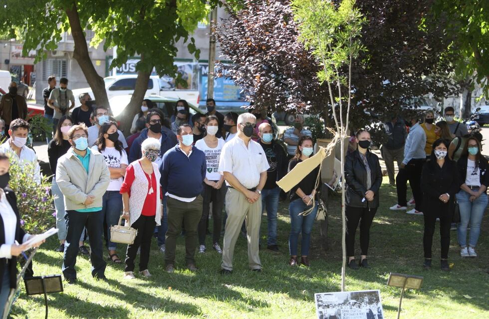 Autoridades y vecinos recordaron a los desaparecidos en el Día de la Memoria