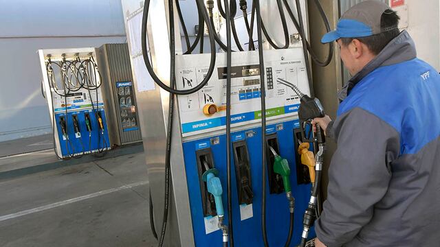 Aumentan los precios en las naftas de YPF en todo el país. A cuánto se vende el litro en diferentes puntos.