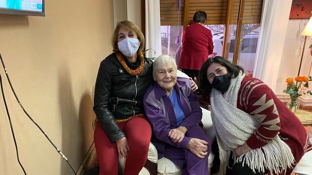 Así fue el reencuentro entre los abuelos y abuelas del hogar y sus familiares.