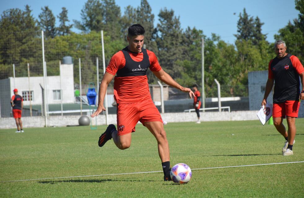 Alexander Sosa, futbolista de El Tío seguirá en Patronato para jugar la Primera Nacional y la Copa Libertadores