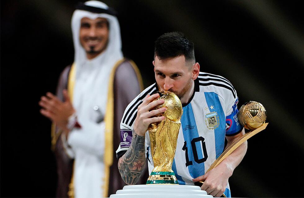 Mirá el increíble mural de Lionel Messi que pintó un artista tras una promesa en el Club Estudiantes de San Luis