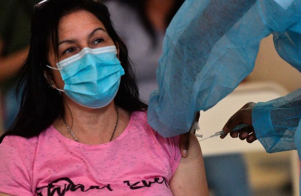 Continua la vacunación contra el covid-19 para los docentes de Pérez